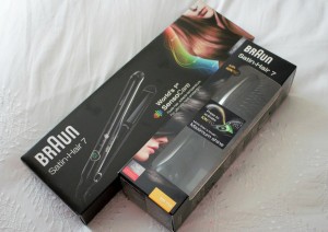 A picture of Braun hair straightener and brush