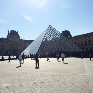 A picture of the Louvre pyramid