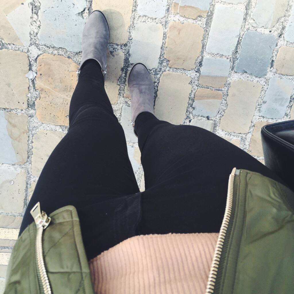 A picture of a fashion blogger wearing black jeans and grey boots